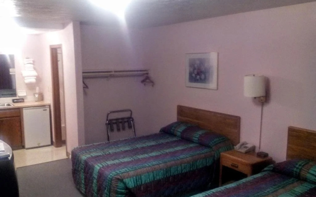 photo 2 of Mountain Country Inn
