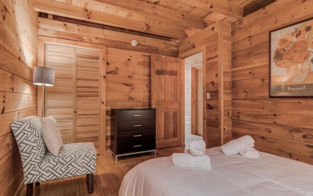 photo 2 of Mountain Escape - 3 Br Cabin