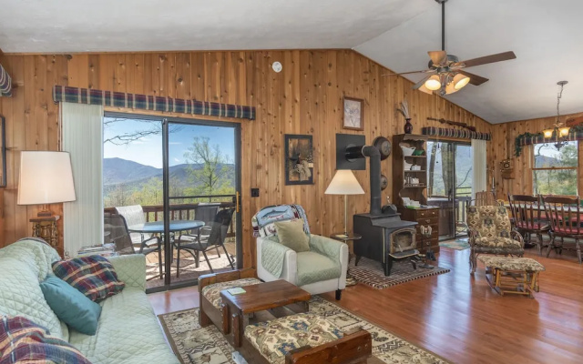 photo 3 of Mountain Hideaway At 4,000 - Hot Tub & Deck! 3 Bedroom Home