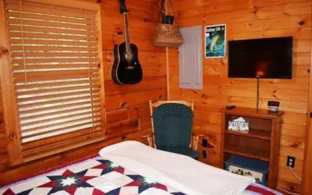 photo 2 of Mountain Lake Hideaway