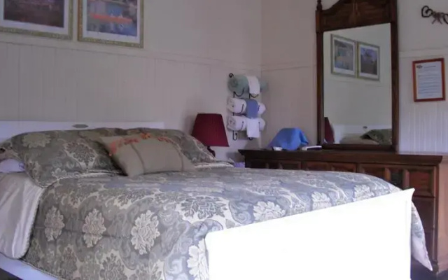 photo 2 of Mountain Meadow Inn Bed & Breakfast