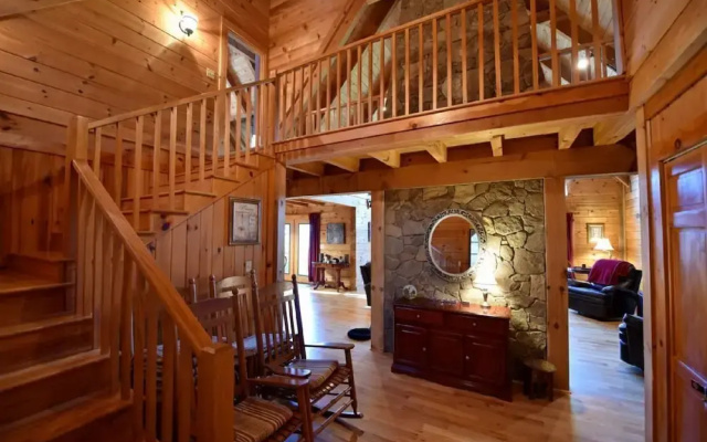 photo 2 of Mountain Oaks Cabin - 3 Br Home