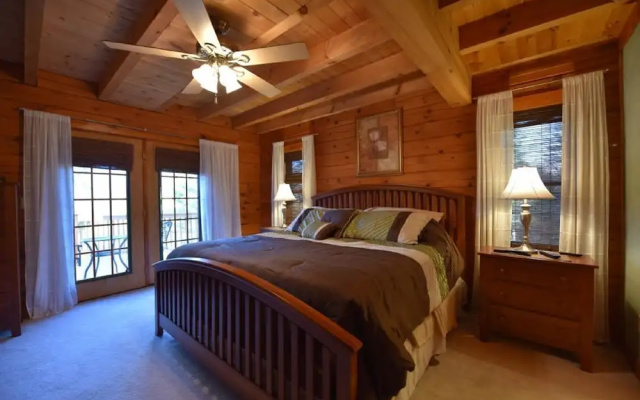 photo 3 of Mountain Oaks Cabin - 3 Br Home
