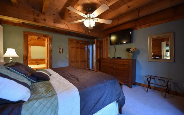 photo 4 of Mountain Oaks Cabin - 3 Br Home