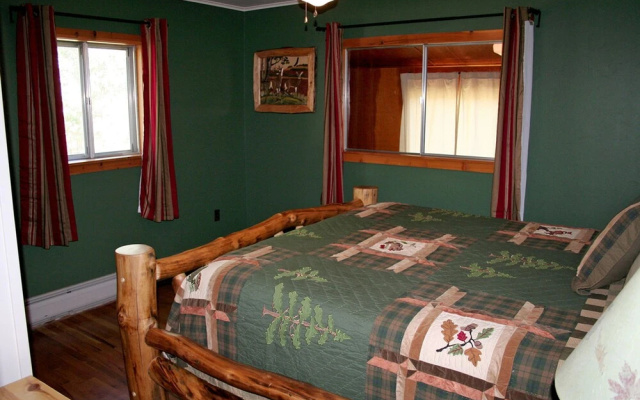 photo 2 of Mountain Pine Cabin by Rocky Mountain Resorts- #20-ncd0296