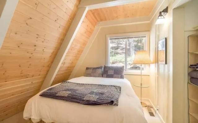 photo 2 of Mountaineer by Avantstay Classic A Frame w/ a Great View & Access To Lake Tahoe Park Association