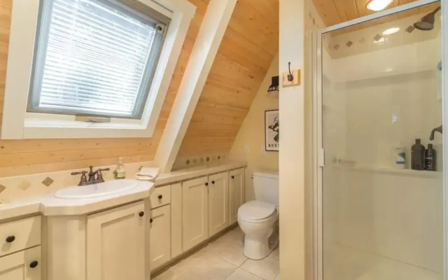 photo 5 of Mountaineer by Avantstay Classic A Frame w/ a Great View & Access To Lake Tahoe Park Association