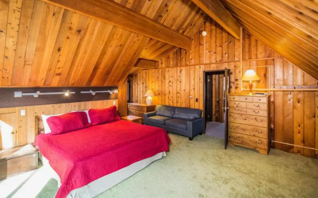 photo 2 of Mountainside Lodge