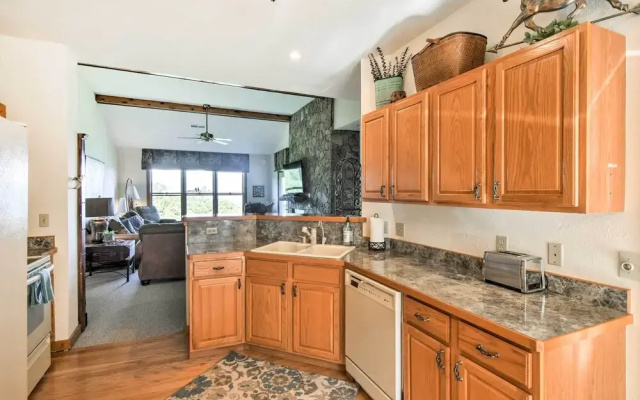 photo 3 of Mountain-view Blue Ridge Condo: 36 Mi to Asheville