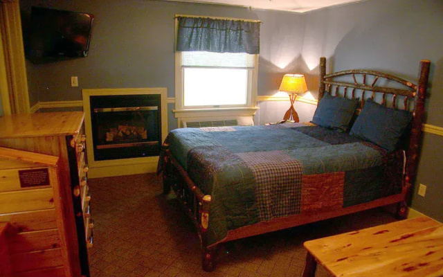 photo 3 of Mountaintop Lodge at Lake Naomi