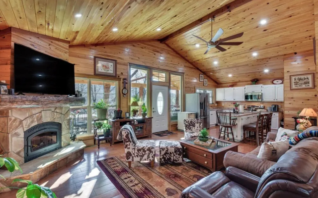 photo 2 of Mountain-view Cabin ~ 2 Mi to Downtown Clayton!