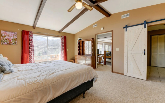 photo 2 of Mountain-view Maggie Valley House w/ Spacious Deck