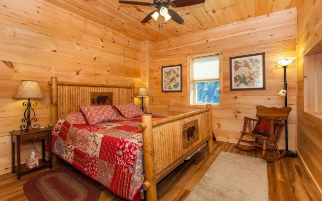 photo 2 of Mountain-view Retreat W/ Hot Tub & Firepit 4 Bedroom Cabin