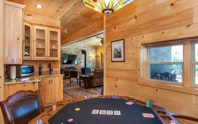 photo 3 of Mountain-view Retreat W/ Hot Tub & Firepit 4 Bedroom Cabin