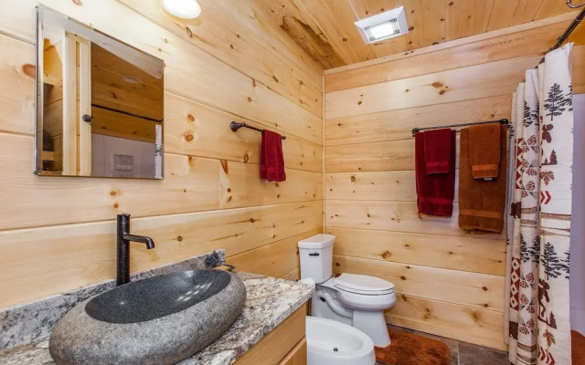 photo 5 of Mountain-view Retreat W/ Hot Tub & Firepit 4 Bedroom Cabin
