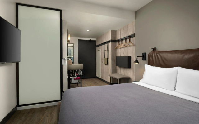 photo 5 of Moxy Chicago Downtown