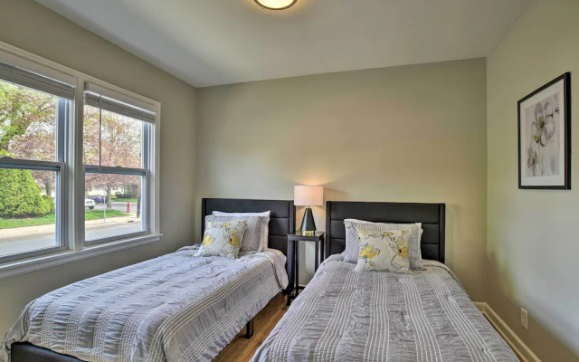 photo 3 of Mpls Duplex w/ Wifi & Kitchen: 5 Mi to Dtwn!