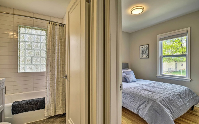 photo 5 of Mpls Duplex w/ Wifi & Kitchen: 5 Mi to Dtwn!