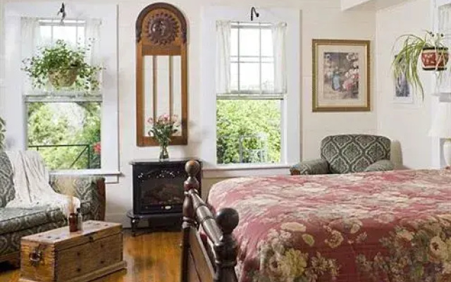 photo 3 of Mt. Gainor Inn