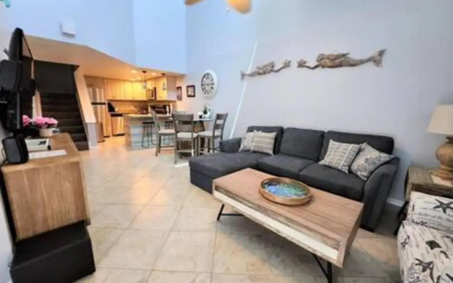 photo 2 of Multi-level Penthouse Deluxe - Sleeps 7 Pe112