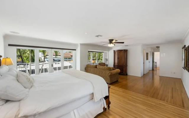 photo 2 of Multi-million Dollar Waterfront Villa 4 Bedroom Villa by RedAwning