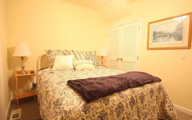 photo 4 of Mv6: 30 Night Minimum Lover's Point Mermaid Cottage