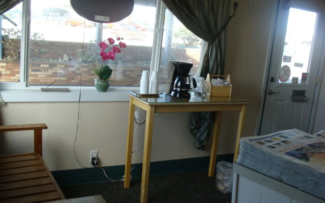 photo 2 of Seven Seas Inn & Suites