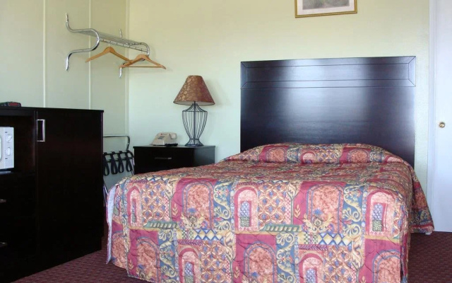photo 4 of Seven Seas Inn & Suites