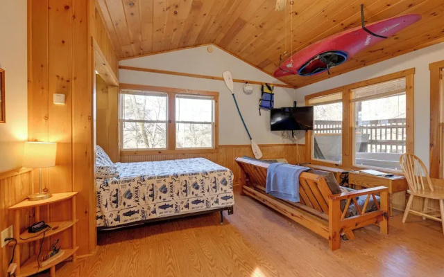 photo 2 of Cabin w/ Hot Tub - Near Nantahala Outdoor Center!