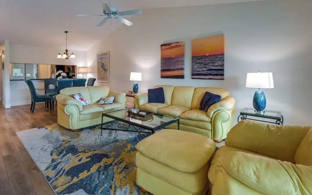 photo 3 of 3 Mi to Beaches: Naples Condo w/ Pool Access!