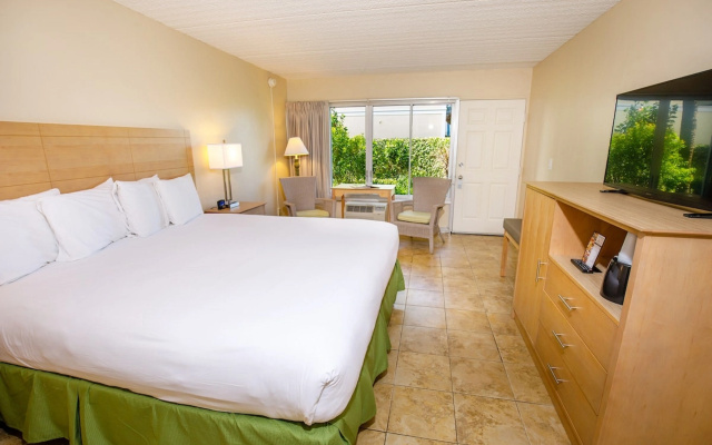 photo 3 of Naples Garden Inn