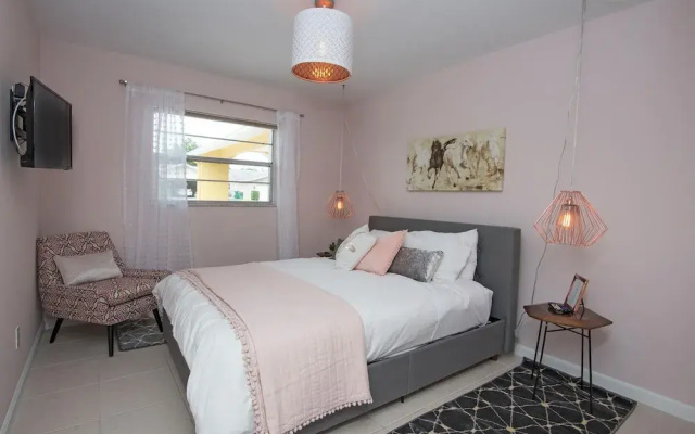 photo 3 of Woodridge - Private & Sanitized, Perfect for Social Distancing & Working From Home. Private Pool, Pet Friendly. Discounted During Pandemic. Super-host Support