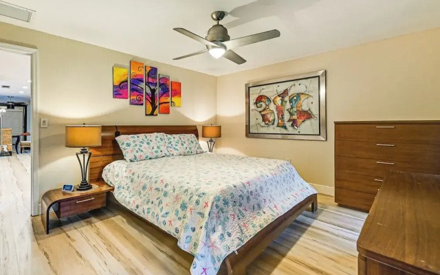 photo 3 of 4 Mi to Beach: Pet-friendly Home in Naples!