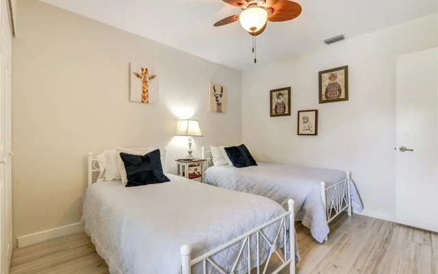 photo 5 of Lakeshore - Private & Sanitized, Perfect for Social Distancing & Working From Home. Private Pool, Pet Friendly. Discounted During Pandemic. Super-host Support
