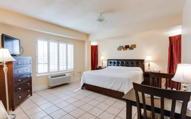 photo 3 of Naples Park Central Hotel