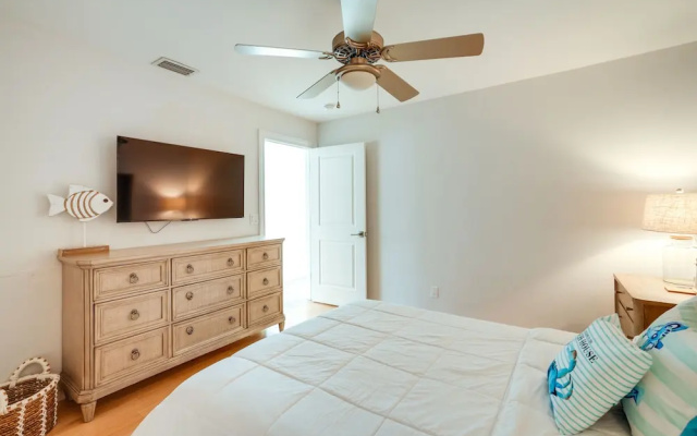 photo 4 of Naples Park Rental w/ Hot Tub ~ 1 Mi to Beach!