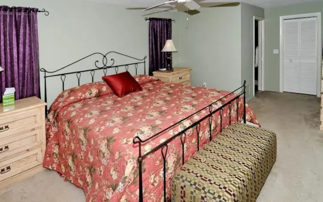 photo 2 of NaplesFloridaVacationHomes.com: Monte Carlo Vacation Rental Home
