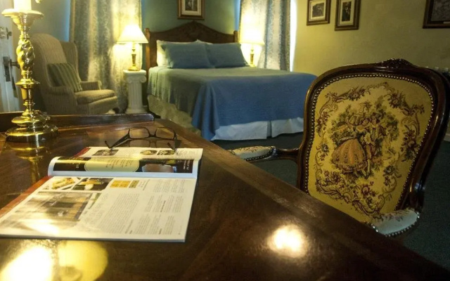 photo 2 of Napoleon's Retreat B&B