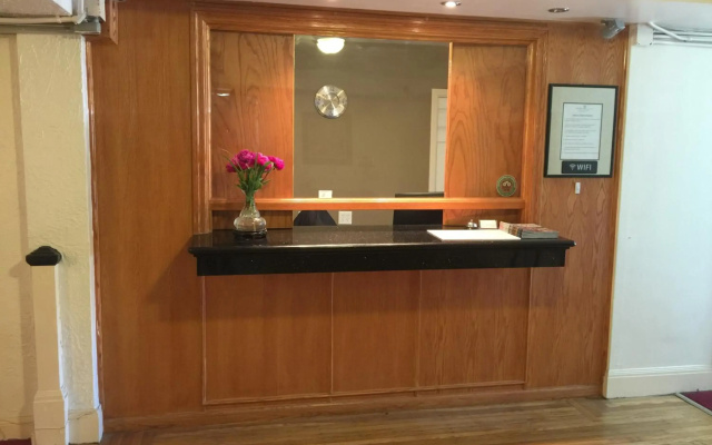 photo 2 of Nash Hotel
