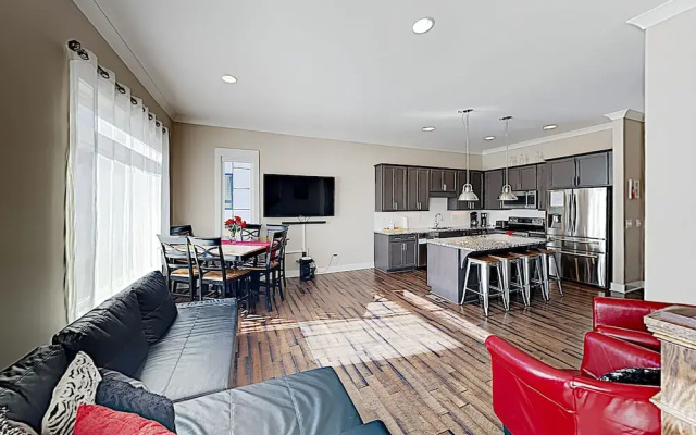 photo 3 of NashVilla - Luxury by Belmont by RedAwning