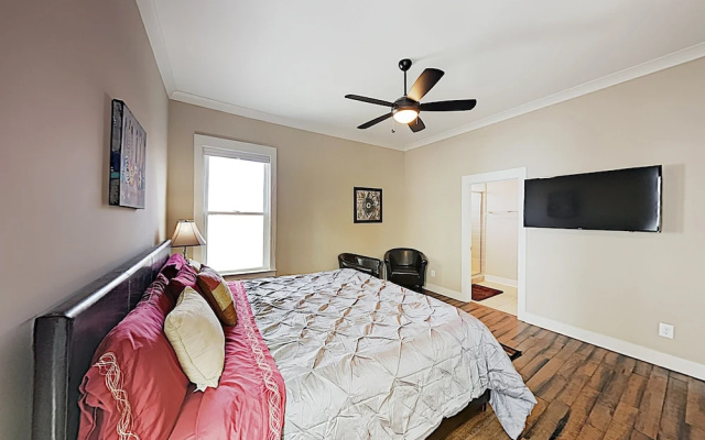 photo 4 of NashVilla - Luxury by Belmont by RedAwning