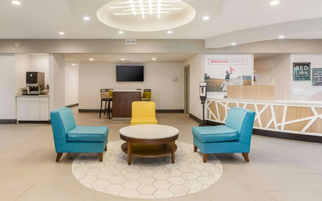 photo 2 of Red Lion Inn & Suites Nashville Airport