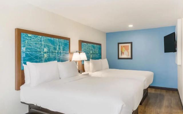 photo 4 of Red Lion Inn & Suites Nashville Airport