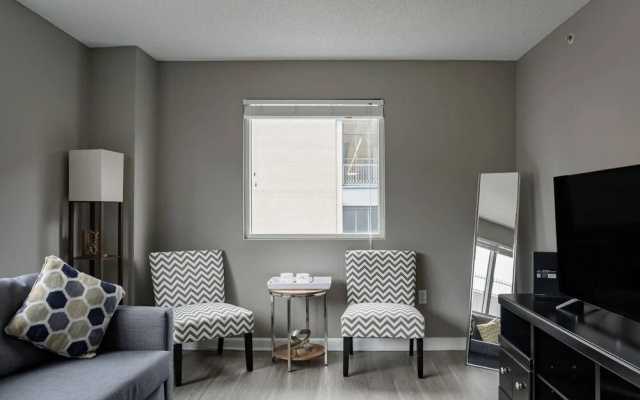 photo 3 of Nashville's #1 Location 2BR/2BATH - Free Parking - Music City! (CH1)