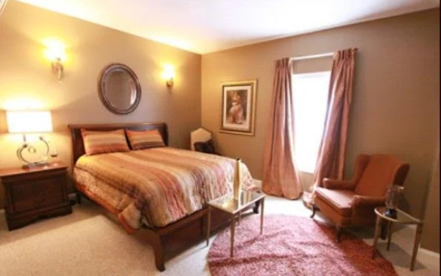 photo 2 of Natchez Manor Bed & Breakfast