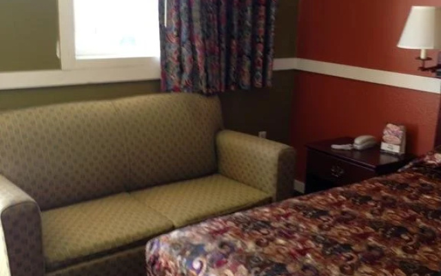 photo 5 of National 9 Apple Tree Inn