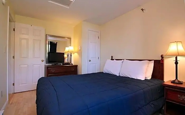 photo 2 of Nautical Mile Resort