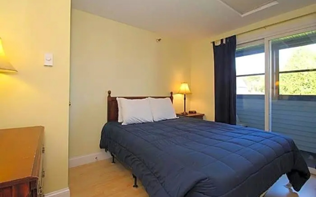 photo 3 of Nautical Mile Resort