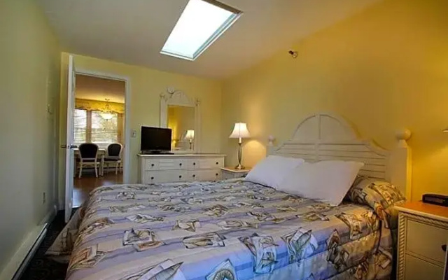 photo 4 of Nautical Mile Resort