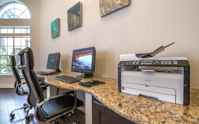 photo 2 of Near Nrg - Book For Rodeo - 2 Bedroom 2 Bath - Resort Style Pool